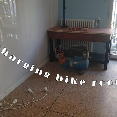Piccolo Hotel Holiday Center Finale Ligure Exterior foto