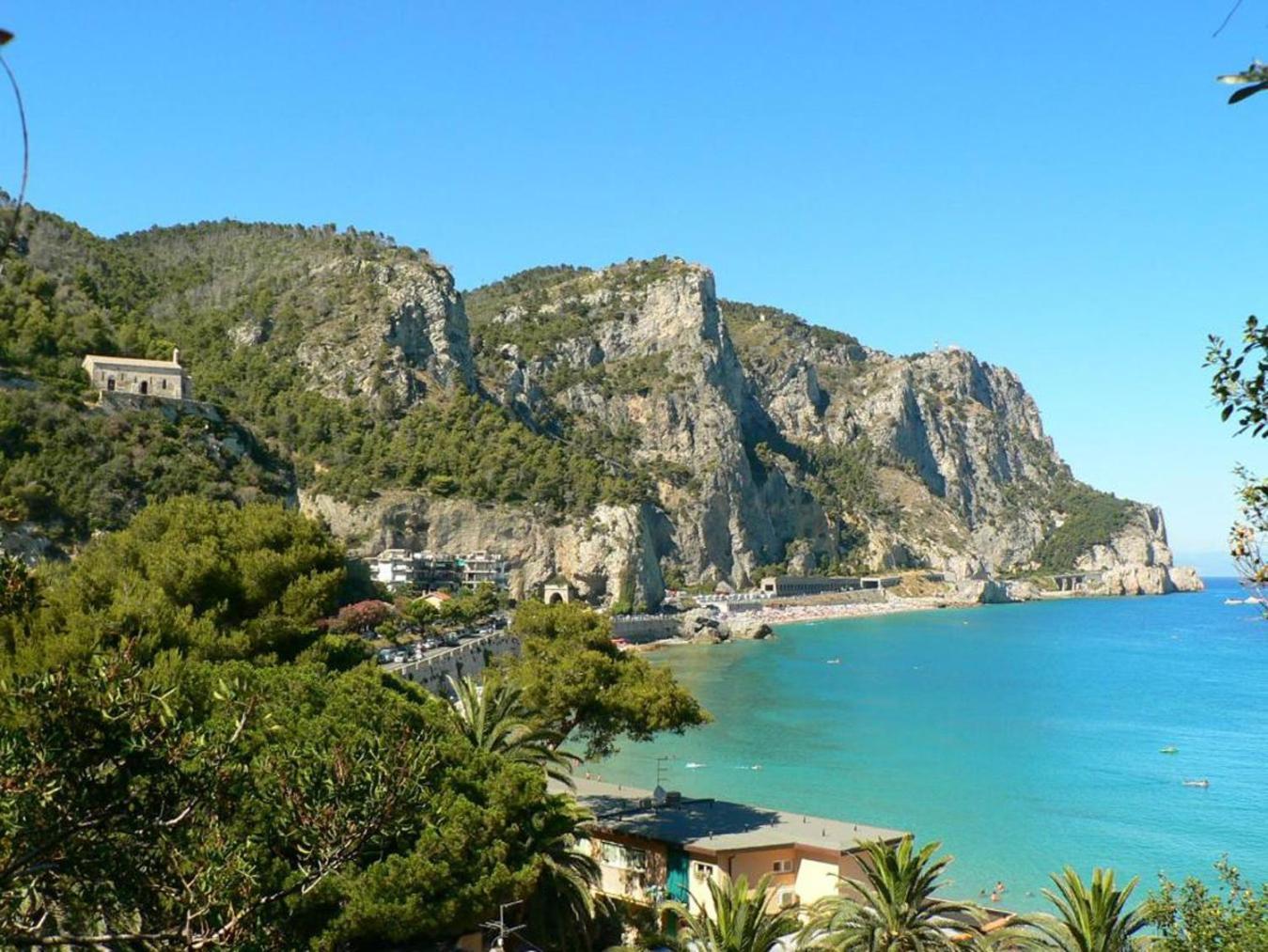 Piccolo Hotel Holiday Center Finale Ligure Exterior foto